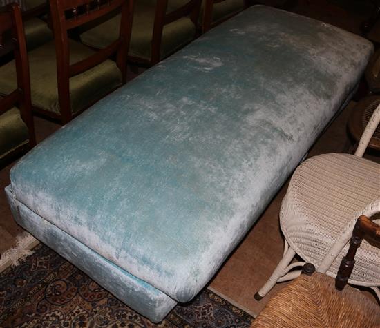 Large upholstered ottoman(-)